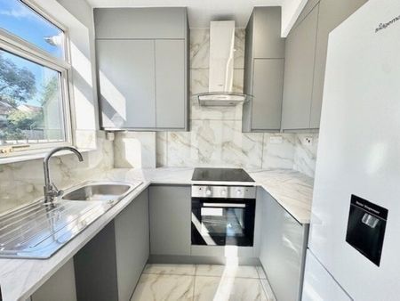 Dorrington Gardens, Hornchurch, RM12 4HX, Property for rent - Photo 3