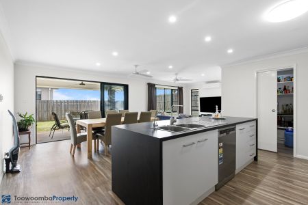 Immaculately Presented 4 Bedroom Family Home + Media & Study! - Photo 2