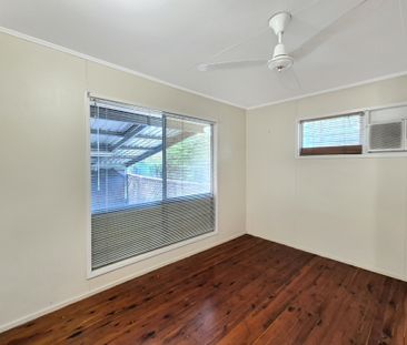 Located in a quiet cul-de-sac, family friendly area with convenient... - Photo 5