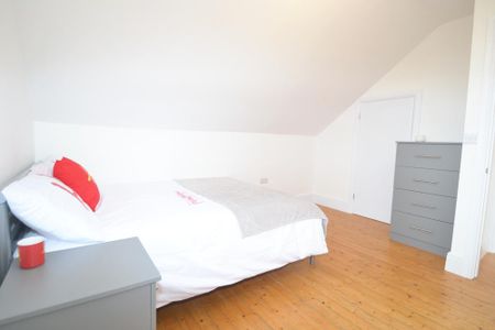 4 bedroom detached house to rent - Photo 3