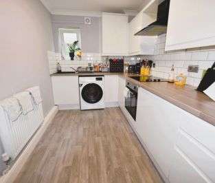 2 bedroom Flat in Montagu Drive, Leeds - Photo 5