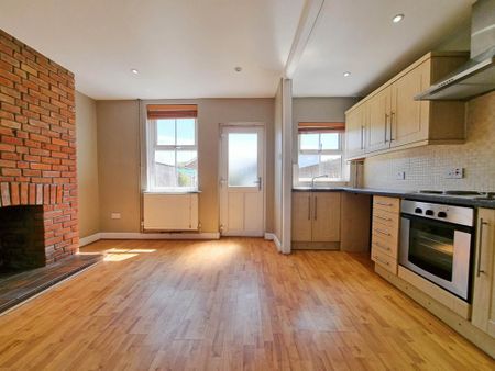 2 bedroom terraced house to rent - Photo 4
