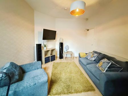 3 bedroom end of terrace house to rent - Photo 3