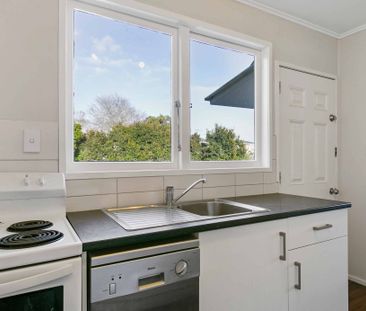 Two bedrooms with carport - Photo 2