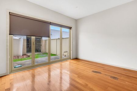 4/126-128 Glenlyon Road, Brunswick VIC 3056 - Photo 2