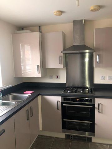 2 Bed End Terrace, Champness, IG11 - Photo 3