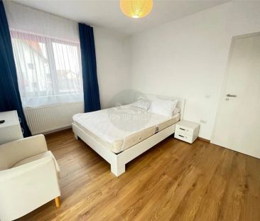 Apartament modern 3 camere 2 bai terasa si parcare zona Brana - Photo 2