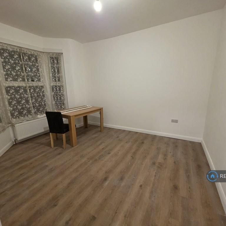 4 bedroom terraced house to rent - Photo 1