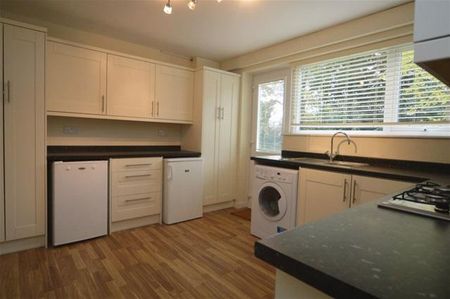 2 bedroom flat to rent - Photo 2