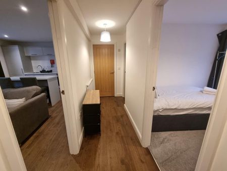 2 bedroom ground floor flat to rent - Photo 2