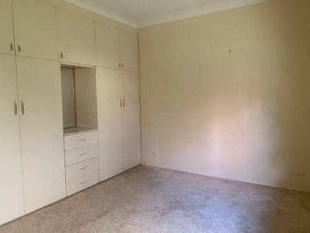 Charming Family Home - Photo 2