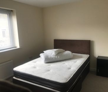 Room in a Shared House, Greengage, M13 - Photo 4