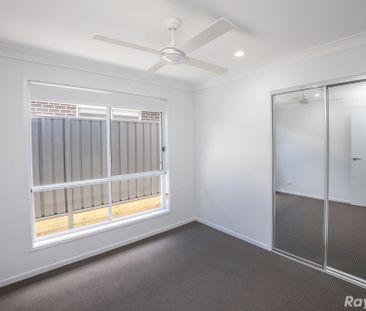 STUNNING 4-BEDROOM DUPLEX IN FORSTER!! - Photo 4