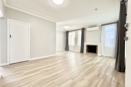 Beautifully presented family home set in prime location, offering both comfort and convenience - Photo 4