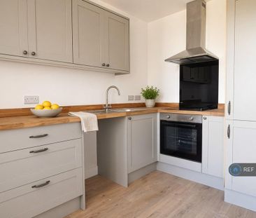 3 bedroom flat to rent - Photo 1