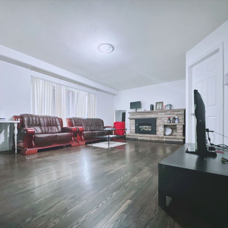 For Lease - 9 Oakmeadow Boulevard, Toronto, Ontario - Photo 1