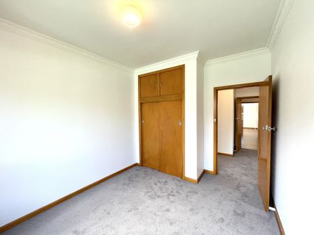 6 Eastleigh Court Newborough VIC - Photo 4