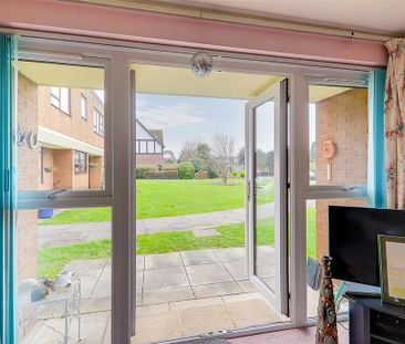 1 bedroom retirement property to rent - Photo 2