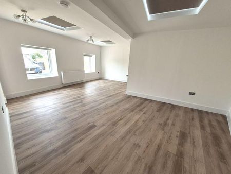 5 bedroom detached house to rent - Photo 3