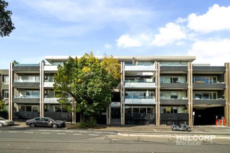 SPACE, STYLE AND CONVENIENCE - UNFURNISHED APARTMENT - Photo 2