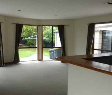 Spacious Family Home with Sleepout - Photo 3