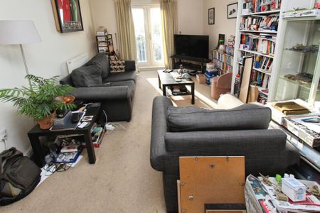 2 bedroom flat to rent - Photo 2