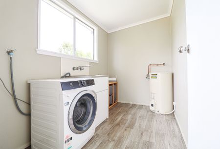 LIVE EASY, LIVE STYLISH - 15 PENDA AVENUE HAS IT ALL! - Photo 4