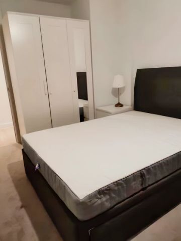 2 Bedrooms 1 bathroom - Photo 4