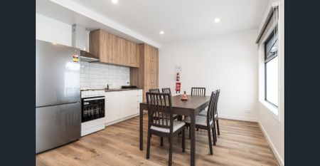 Brand New Rooming House ! - All Utilities Included And A Large Private Courtyard - Photo 4