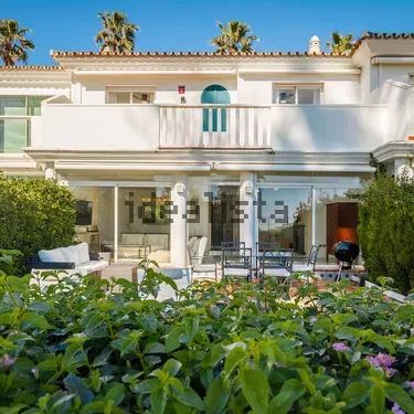 Alquiler de chalet adosado en Guadalmina Baja - Photo 1