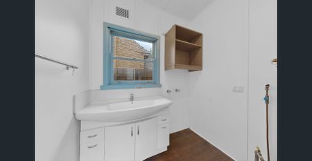 FAMILY HOME WITHIN SCHOOL ZONE - Photo 2