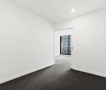 Modern 1-Bedroom Apartment with City Views in Southbank - Photo 5