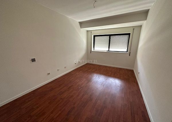 Apartamento T4 para arrendar em Pinheiro Manso