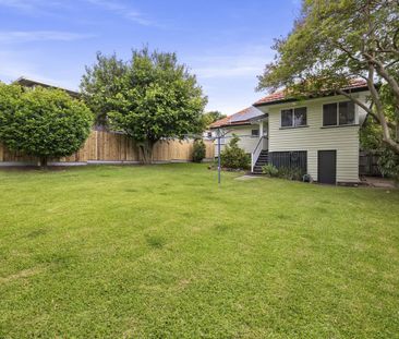 Charming Post-War Home with Modern Comfort in Moorooka - Photo 2