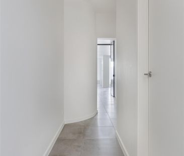 Gerenoveerd gelijkvloers appartement met één slaapkamer te huur - Photo 5