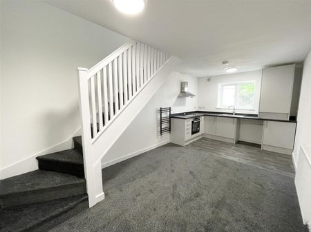 Clewlow Place, Sandford Hill, Stoke on Trent - Photo 4