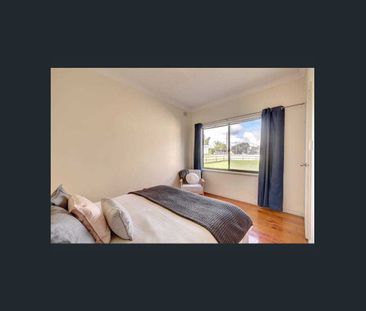 🏡 Charming on Ormond – Space, Style & Sunshine! 🌞 - Photo 6