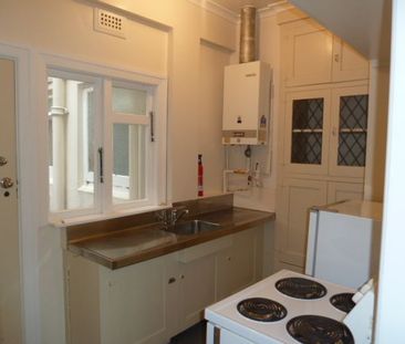 Art deco apartment in iconic building in Te Aro - Photo 6