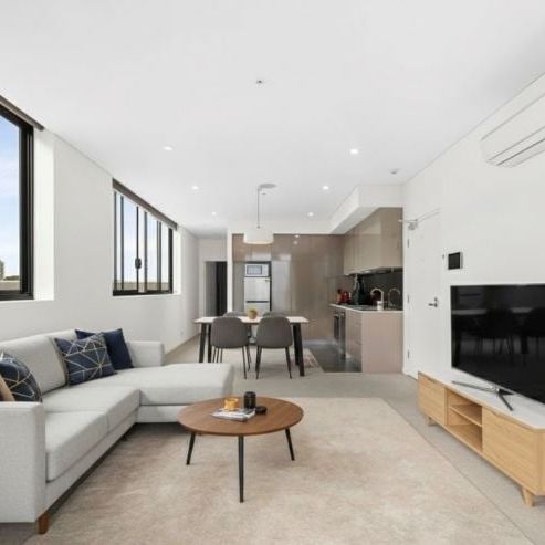 Modern One-Bedroom Apartment in Prime Location - Photo 1