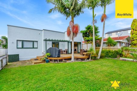 122 Hutchinson Avenue, New Lynn - Photo 3