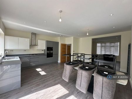 4 bedroom terraced house to rent - Photo 5