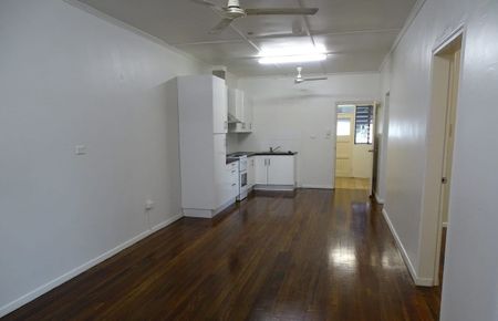 3 Bedroom unit - East Innisfail - Photo 2