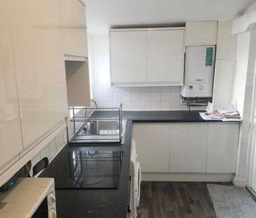 1 bedroom in a flat share to rent - Photo 6