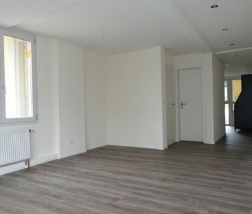 Modern renovated 3.5-room apartment on the ground floor - Photo 1