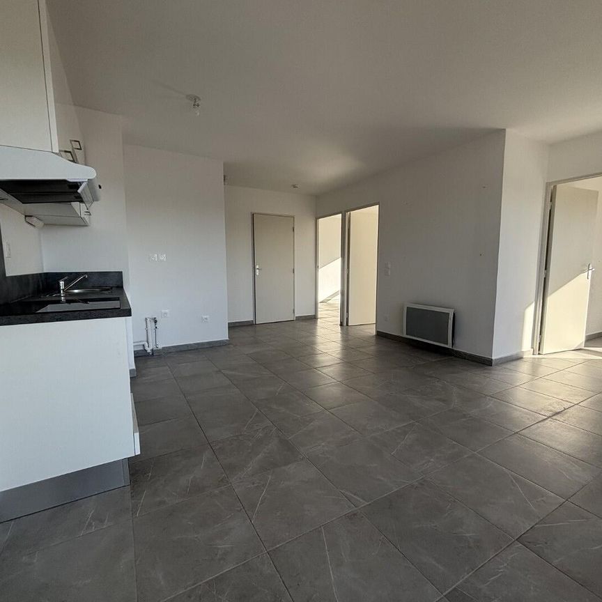 location Appartement T4 DE 73.67m² À ARLES - Photo 1