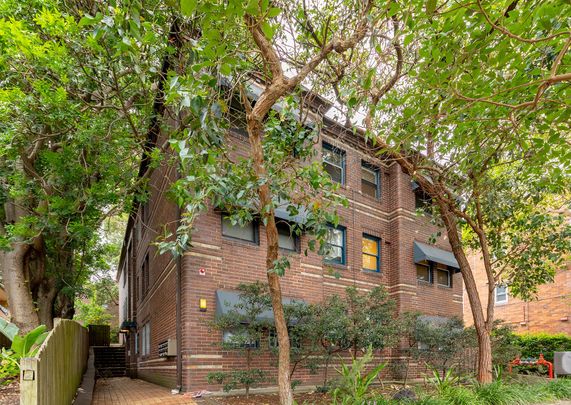 Art Deco Elegance in a Superb Lifestyle Setting - Photo 1