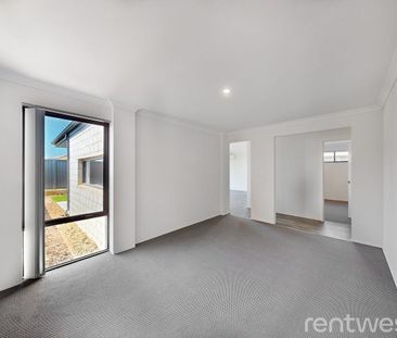 IDEALLY SITUATED MODERN FAMILY HOME - Photo 1