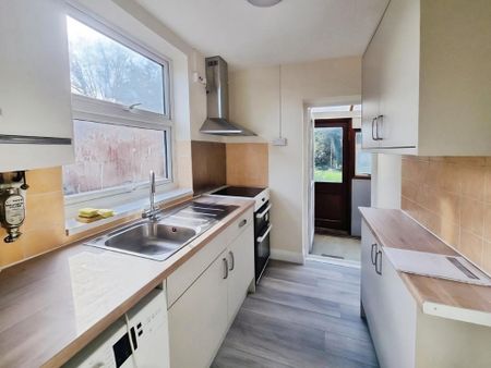 3 bedroom semi-detached house to rent - Photo 5