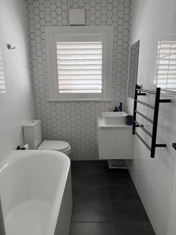 Renovated Apartment Only Footsteps to Bondi Beach! - Photo 5