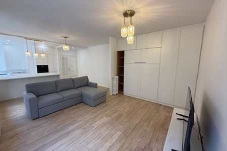 Appartement meublé neuf de 59 m2 rénové en entier - 1 chambre avec double séjour - Photo 2